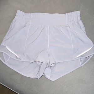 lululemon hotty hot high rise shorts 2.5”